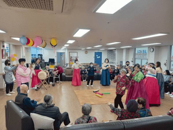 thumb03dca69b1acb5be17413707e86afde19_1711605809_2403.gif