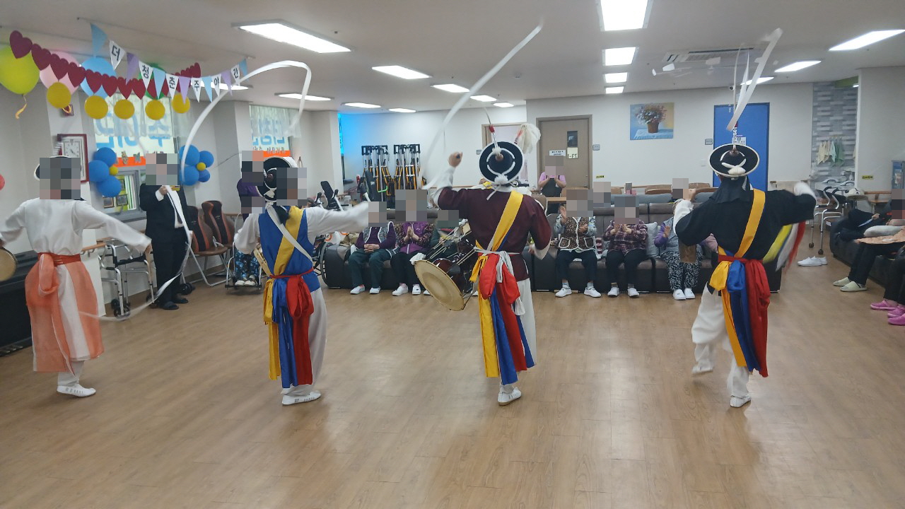 /user/y/youth/editor/2511/02b668f45713be56ce1ccab8dfc52dca_1762127254_0171.jpg 이미지크게보기