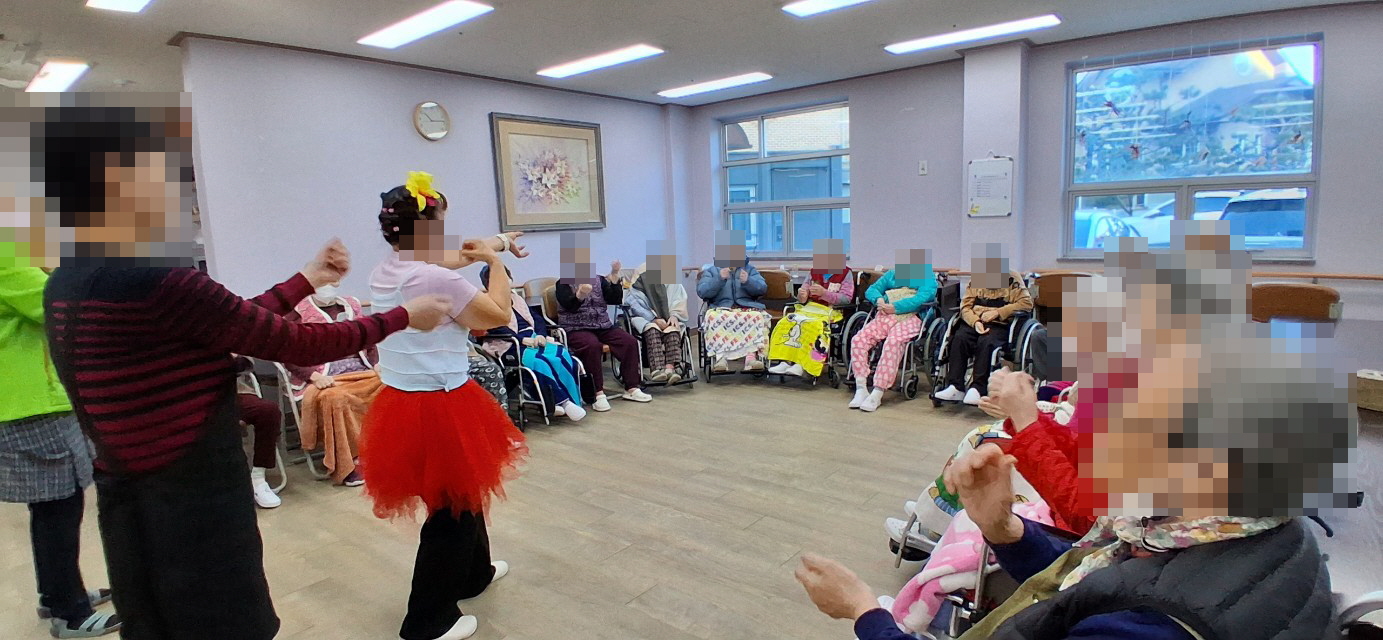 /user/y/youth/editor/2511/0a1fae1cbb1446c9212c0c34d023e60a_1763509574_6967.jpg 이미지크게보기