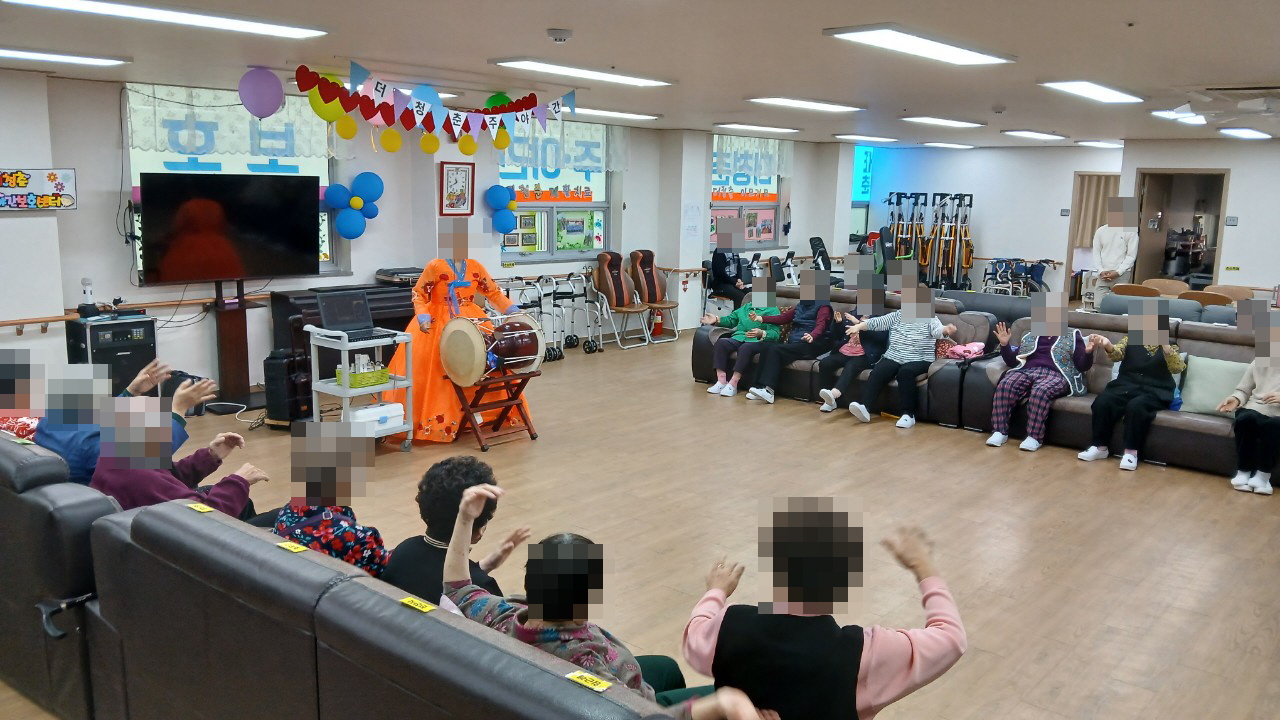 /user/y/youth/editor/2511/c080e1d20f172e6fdf69b2e9b78f6b7b_1763075670_0645.jpg 이미지크게보기