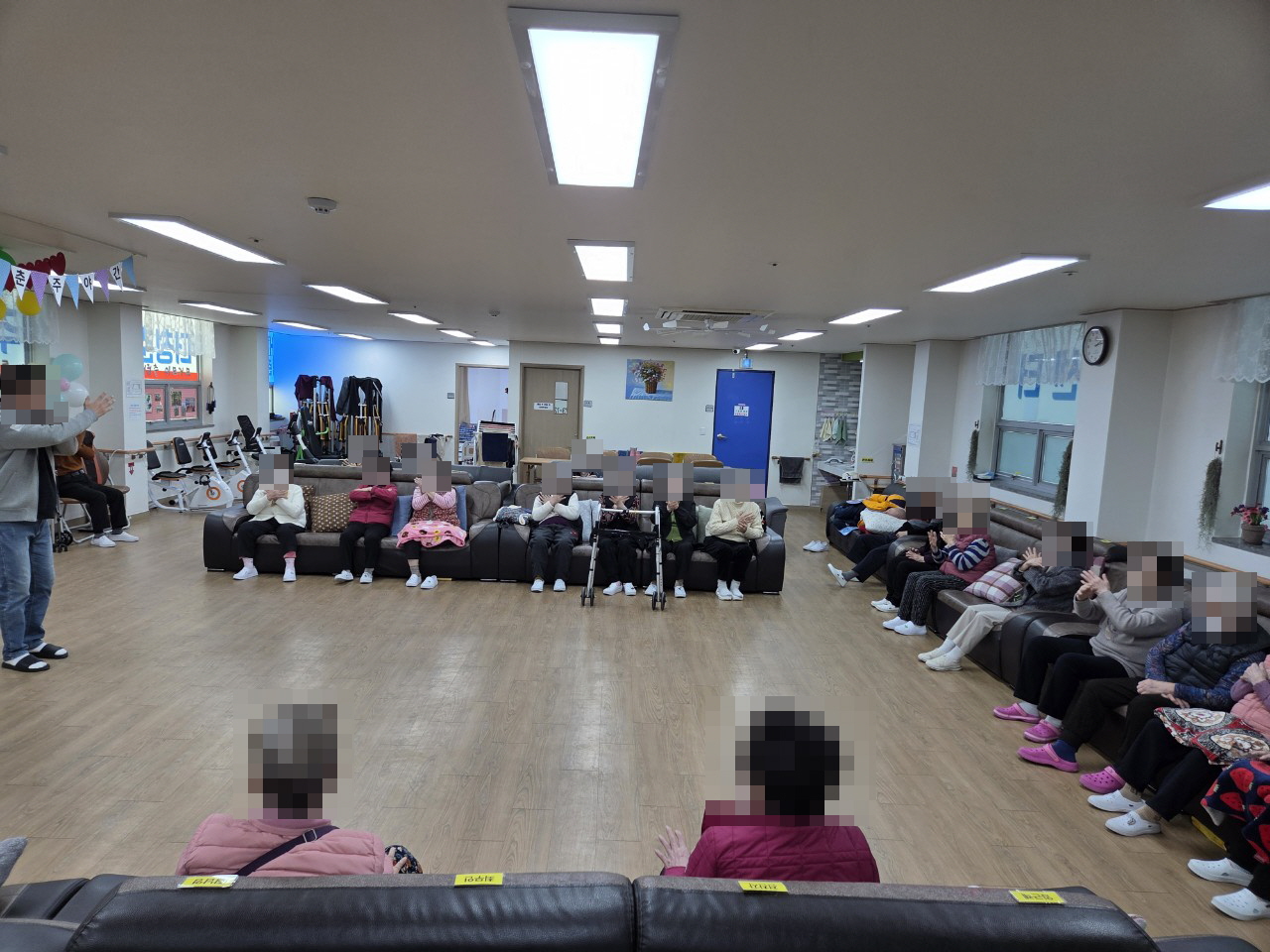 /user/y/youth/editor/2511/ec40d363189b0de4e0dc1f00c3e1cc68_1763592358_449.jpg 이미지크게보기