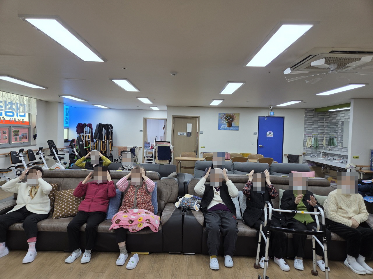 /user/y/youth/editor/2511/ec40d363189b0de4e0dc1f00c3e1cc68_1763592358_6024.jpg 이미지크게보기