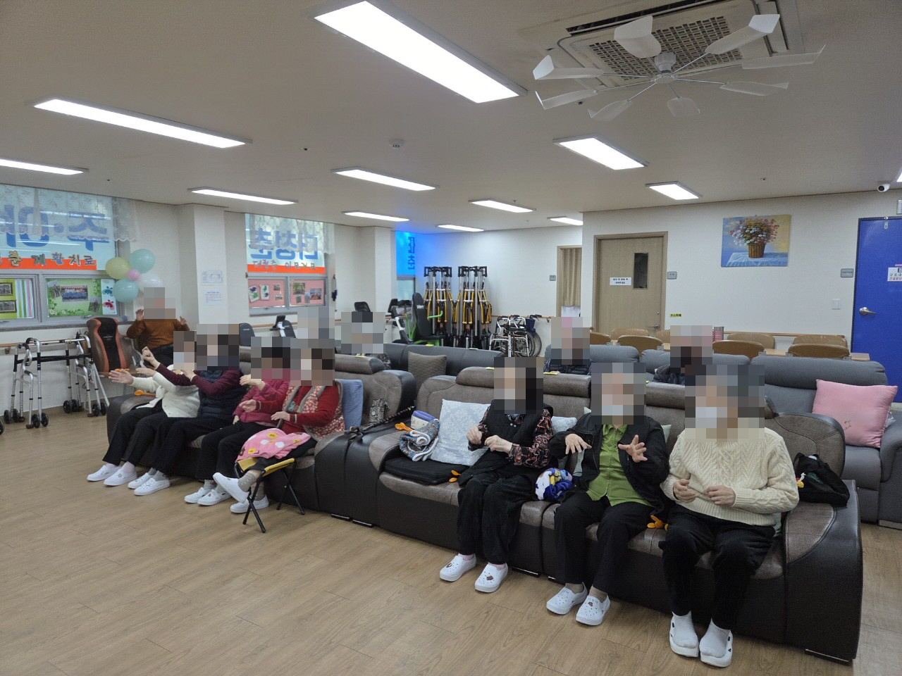 /user/y/youth/editor/2511/ec40d363189b0de4e0dc1f00c3e1cc68_1763592445_1989.jpg 이미지크게보기