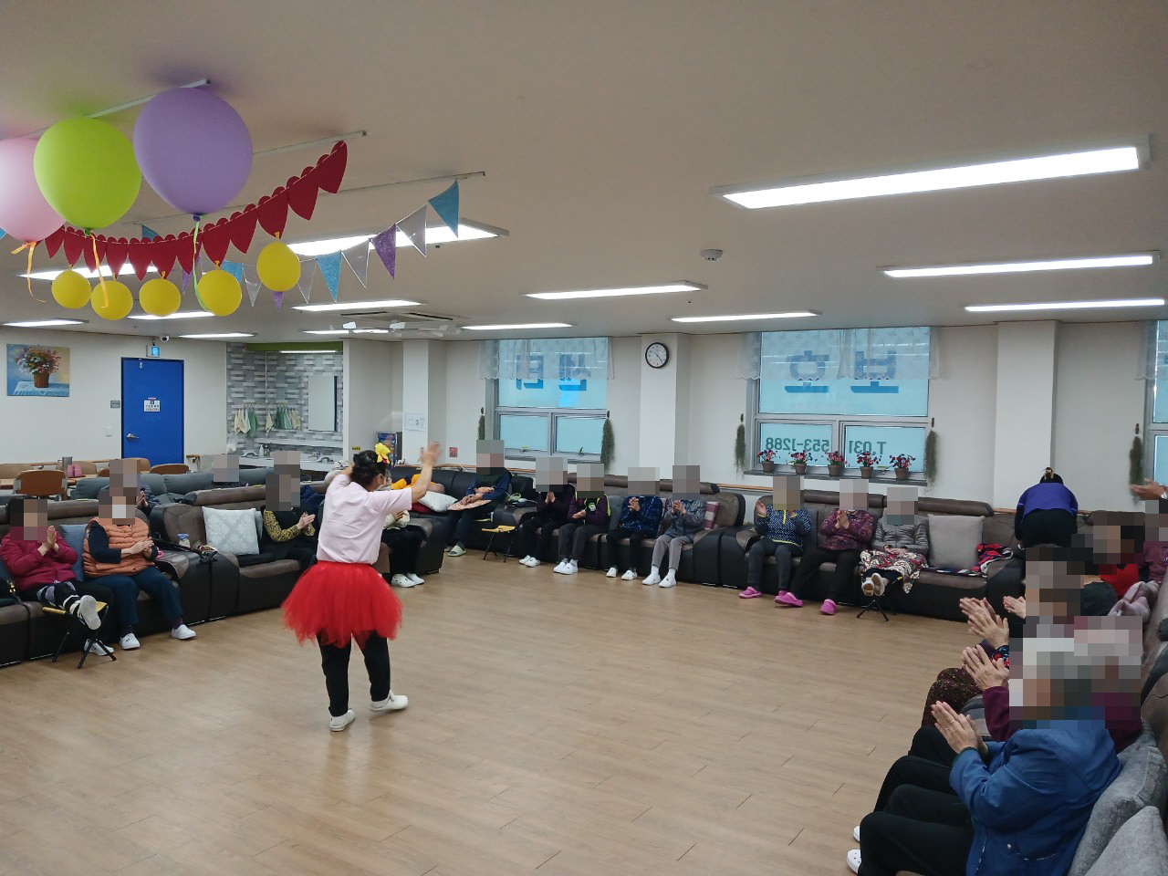 /user/y/youth/editor/2511/f5ea8b2749160264763bf4e8d267897c_1762818386_7354.jpg 이미지크게보기