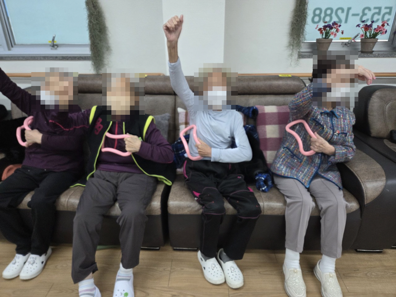 /user/y/youth/editor/2511/f5ea8b2749160264763bf4e8d267897c_1762818470_0954.jpg 이미지크게보기