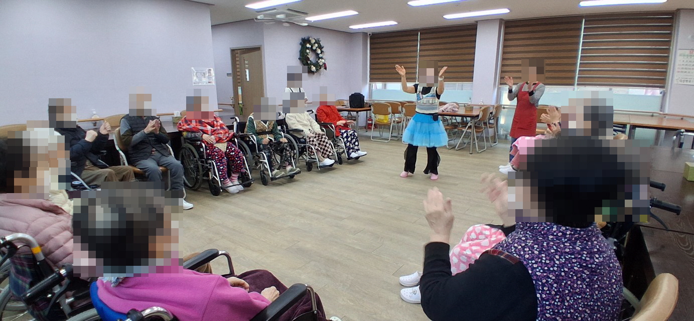 /user/y/youth/editor/2512/1810c14f70649ae9764166dbf61f7bef_1764722553_3277.jpg 이미지크게보기