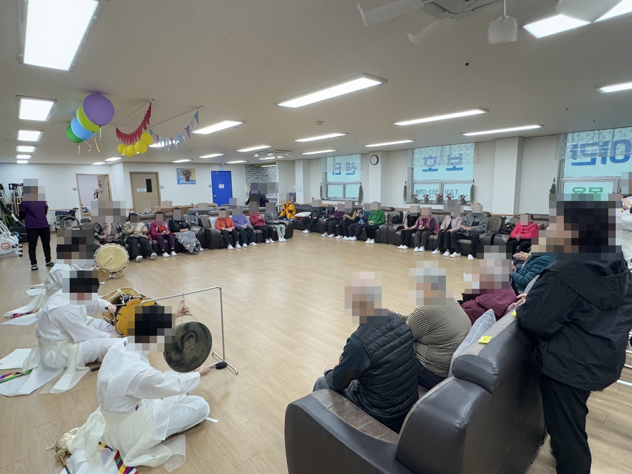 /user/y/youth/editor/2512/1810c14f70649ae9764166dbf61f7bef_1764722859_6399.jpg 이미지크게보기