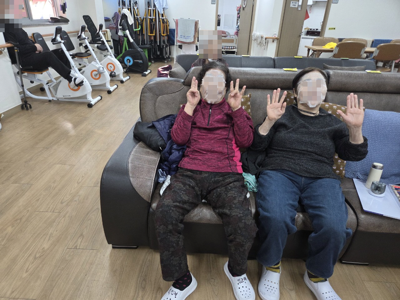 /user/y/youth/editor/2512/19839bd0a2e703703c7ad8d263a0415a_1766019452_2566.jpg 이미지크게보기