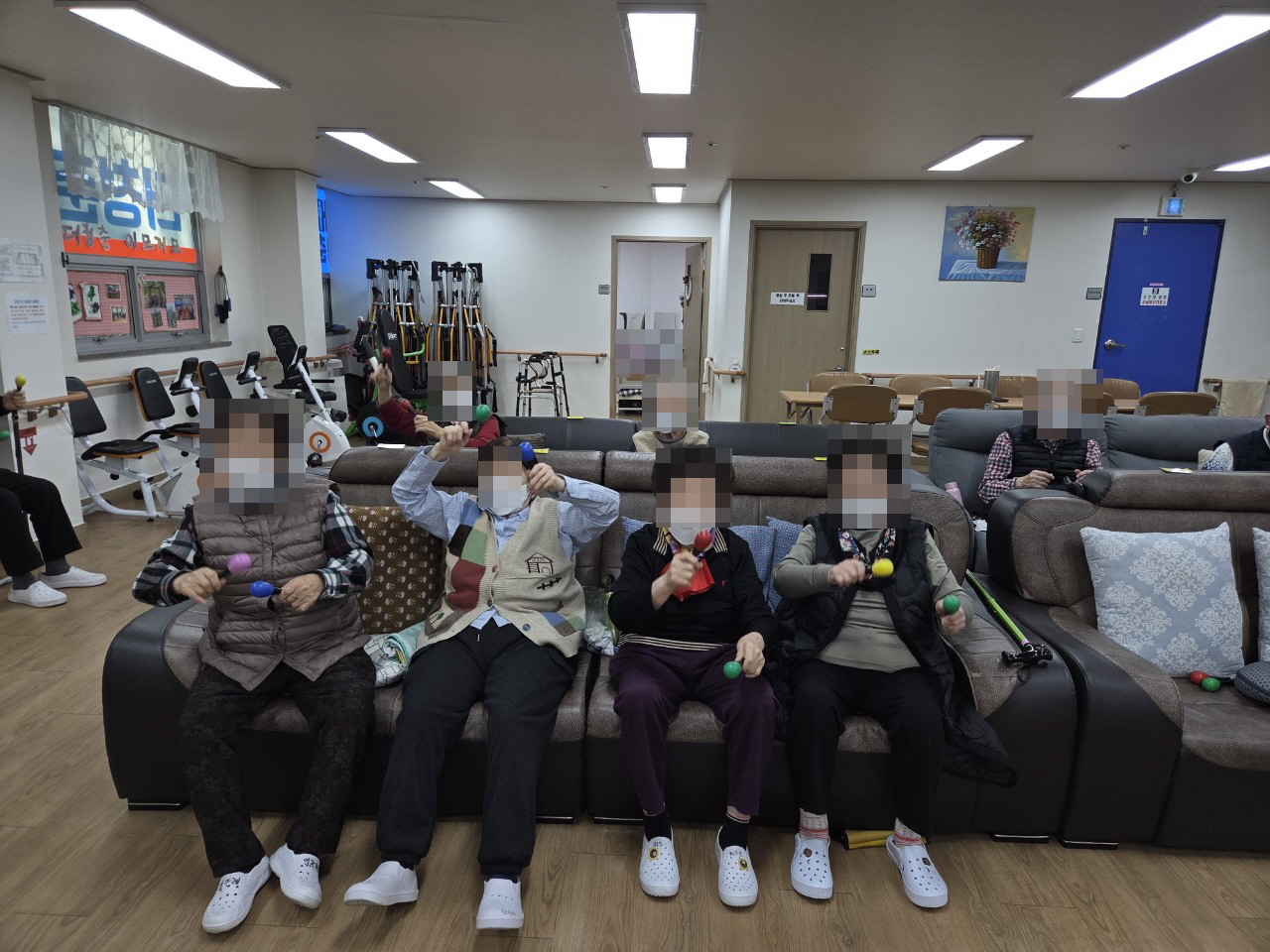 /user/y/youth/editor/2512/1b372dbc66ba23598a5e03c32a8bf804_1764805375_2568.jpg 이미지크게보기