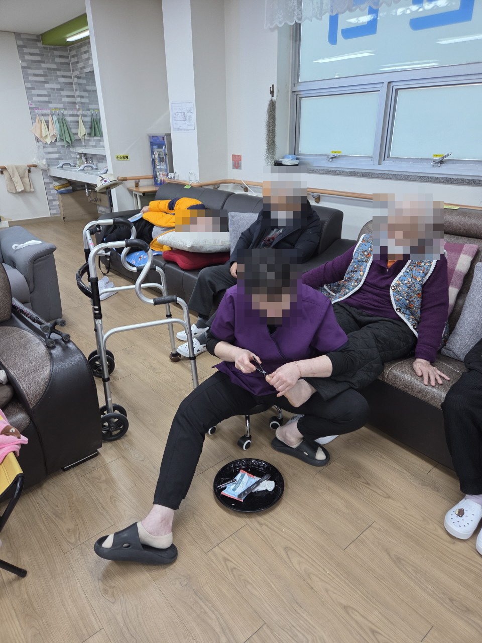 /user/y/youth/editor/2512/1b372dbc66ba23598a5e03c32a8bf804_1764805503_5221.jpg 이미지크게보기