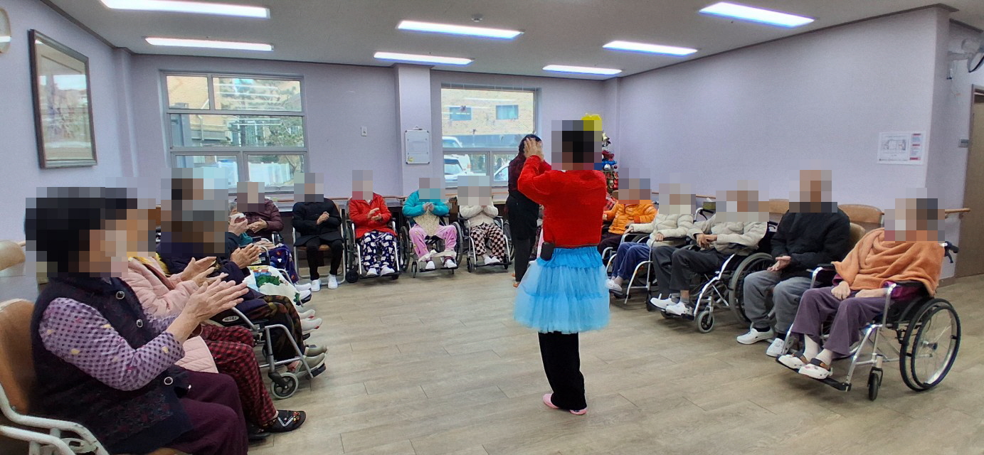 /user/y/youth/editor/2512/82e4b7a9f4c810265300d7d1444115e1_1765325533_9299.jpg 이미지크게보기