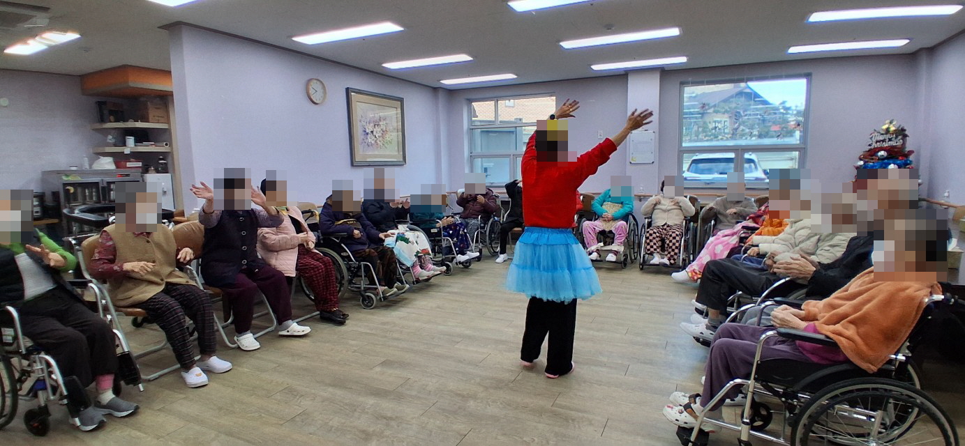 /user/y/youth/editor/2512/82e4b7a9f4c810265300d7d1444115e1_1765325534_0961.jpg 이미지크게보기