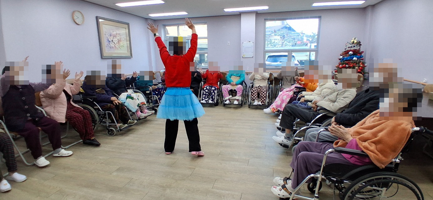 /user/y/youth/editor/2512/82e4b7a9f4c810265300d7d1444115e1_1765325534_1994.jpg 이미지크게보기