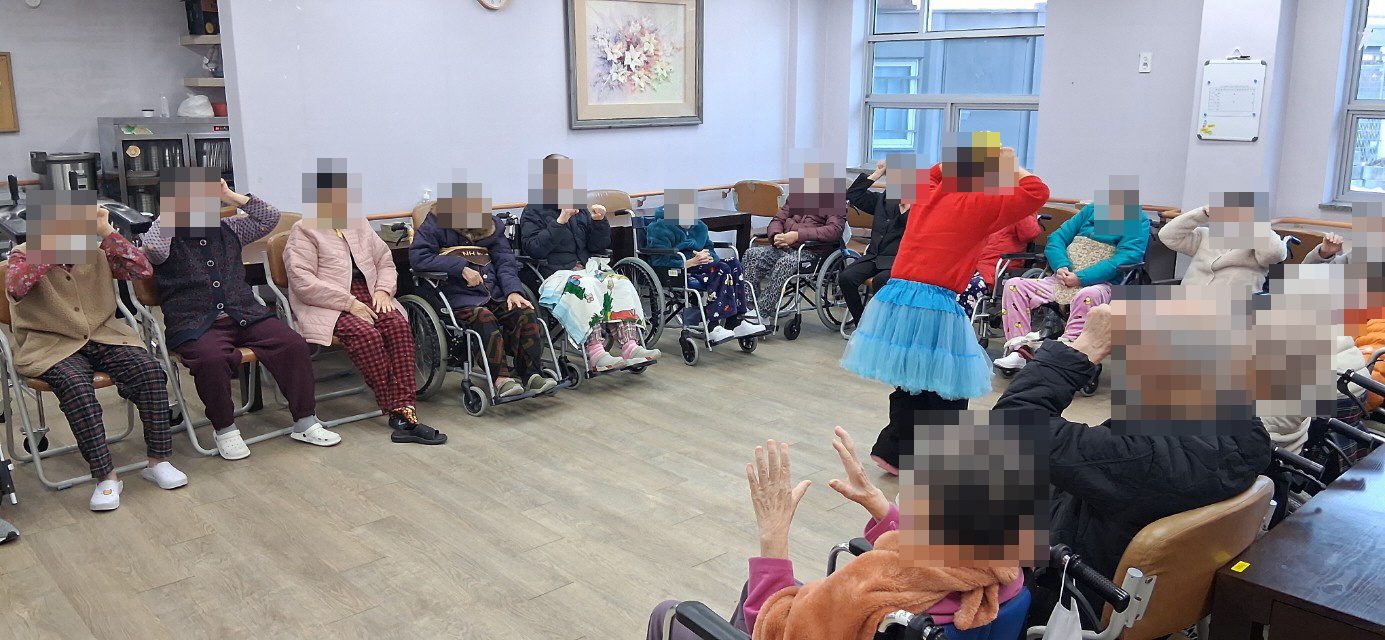 /user/y/youth/editor/2512/82e4b7a9f4c810265300d7d1444115e1_1765325534_4995.jpg 이미지크게보기