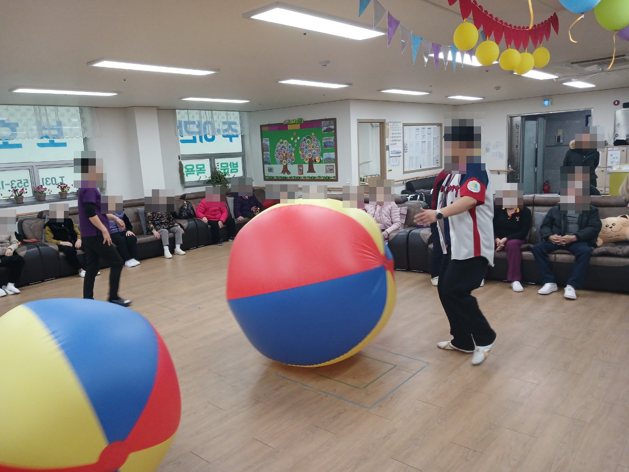 /user/y/youth/editor/2512/82e4b7a9f4c810265300d7d1444115e1_1765325603_0539.jpg 이미지크게보기