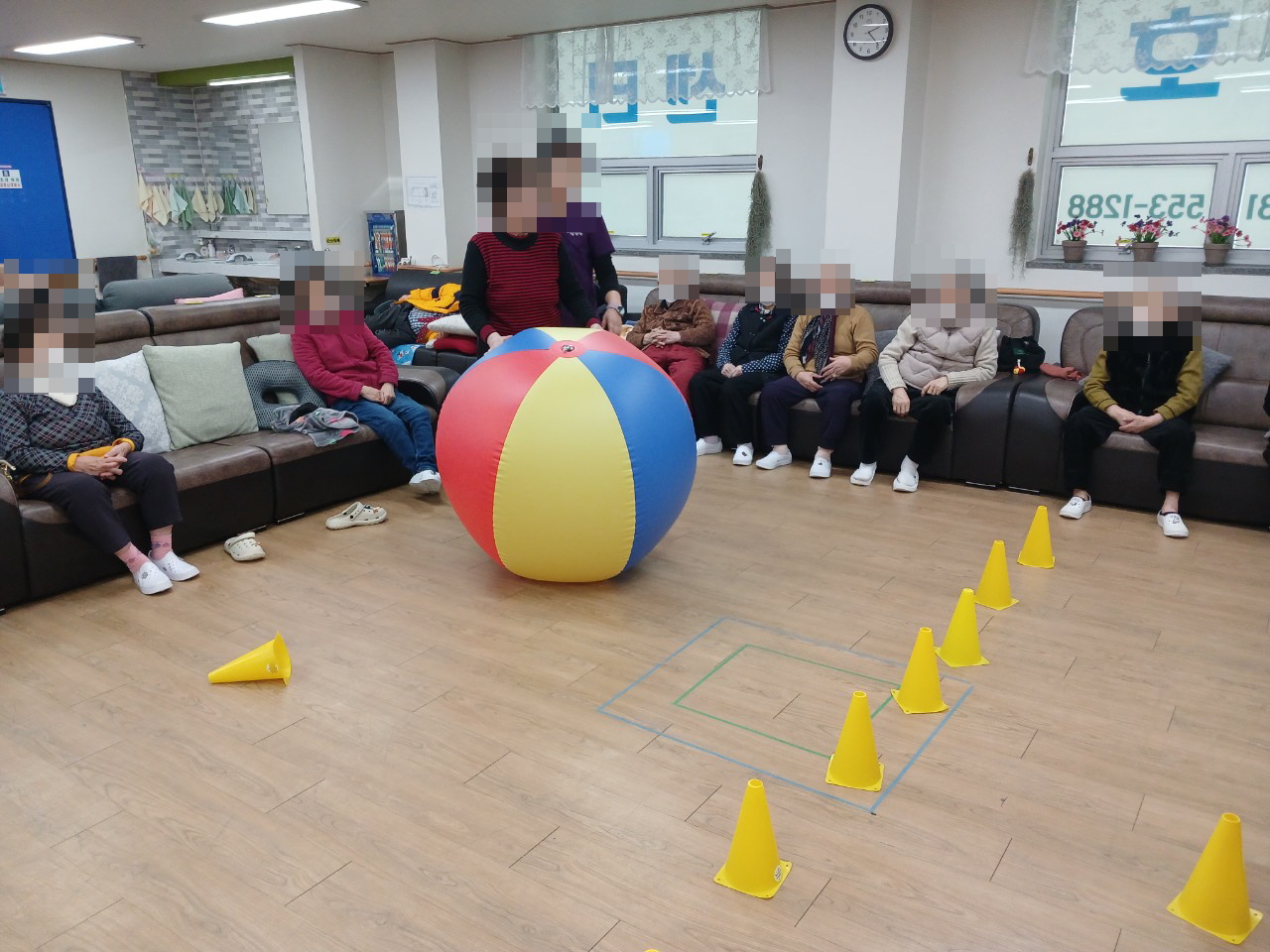 /user/y/youth/editor/2512/82e4b7a9f4c810265300d7d1444115e1_1765325603_3731.jpg 이미지크게보기