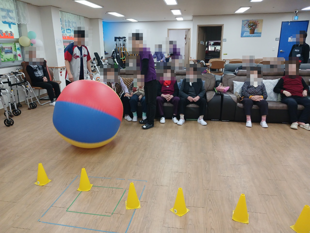 /user/y/youth/editor/2512/82e4b7a9f4c810265300d7d1444115e1_1765325603_8446.jpg 이미지크게보기