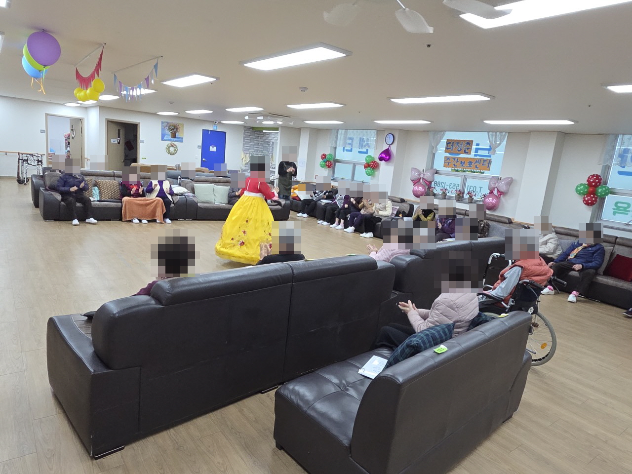 /user/y/youth/editor/2512/914837f319f8f2a84b123d99c183ef26_1766100626_0718.jpg 이미지크게보기