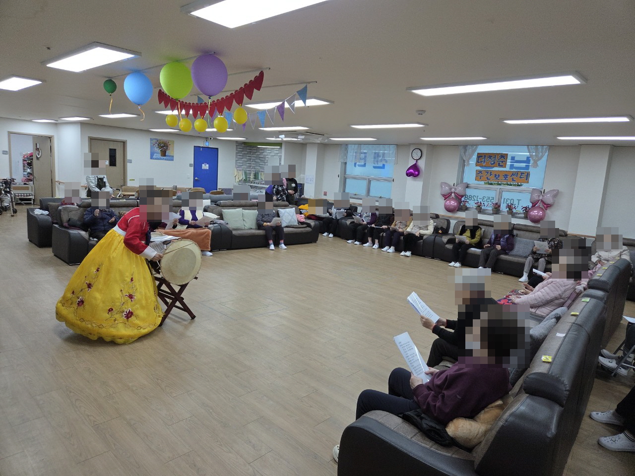 /user/y/youth/editor/2512/914837f319f8f2a84b123d99c183ef26_1766100626_2497.jpg 이미지크게보기