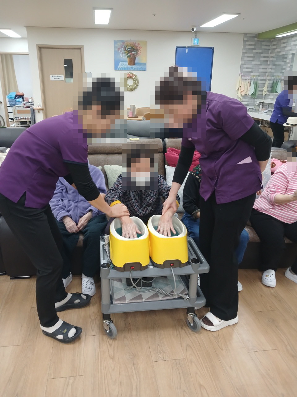 /user/y/youth/editor/2512/914837f319f8f2a84b123d99c183ef26_1766100698_9443.jpg 이미지크게보기