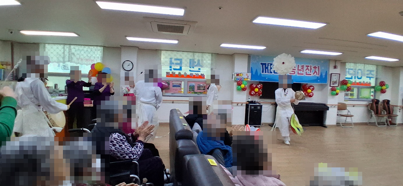 /user/y/youth/editor/2512/de889c9ea4f60680e2441489cd8d25b7_1766360002_5216.jpg 이미지크게보기