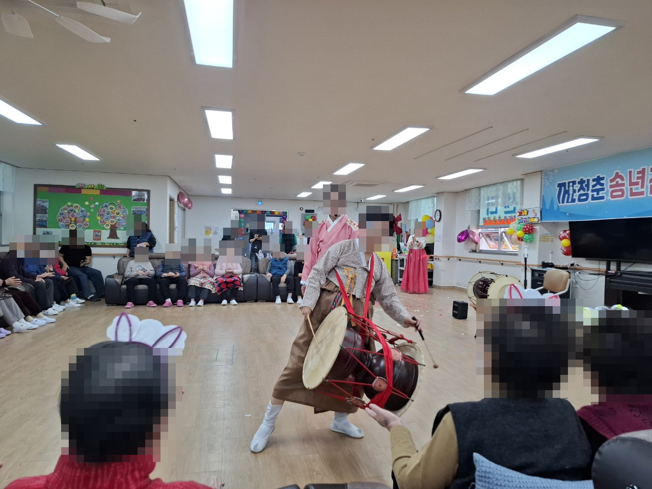 /user/y/youth/editor/2512/de889c9ea4f60680e2441489cd8d25b7_1766360213_3143.jpg 이미지크게보기