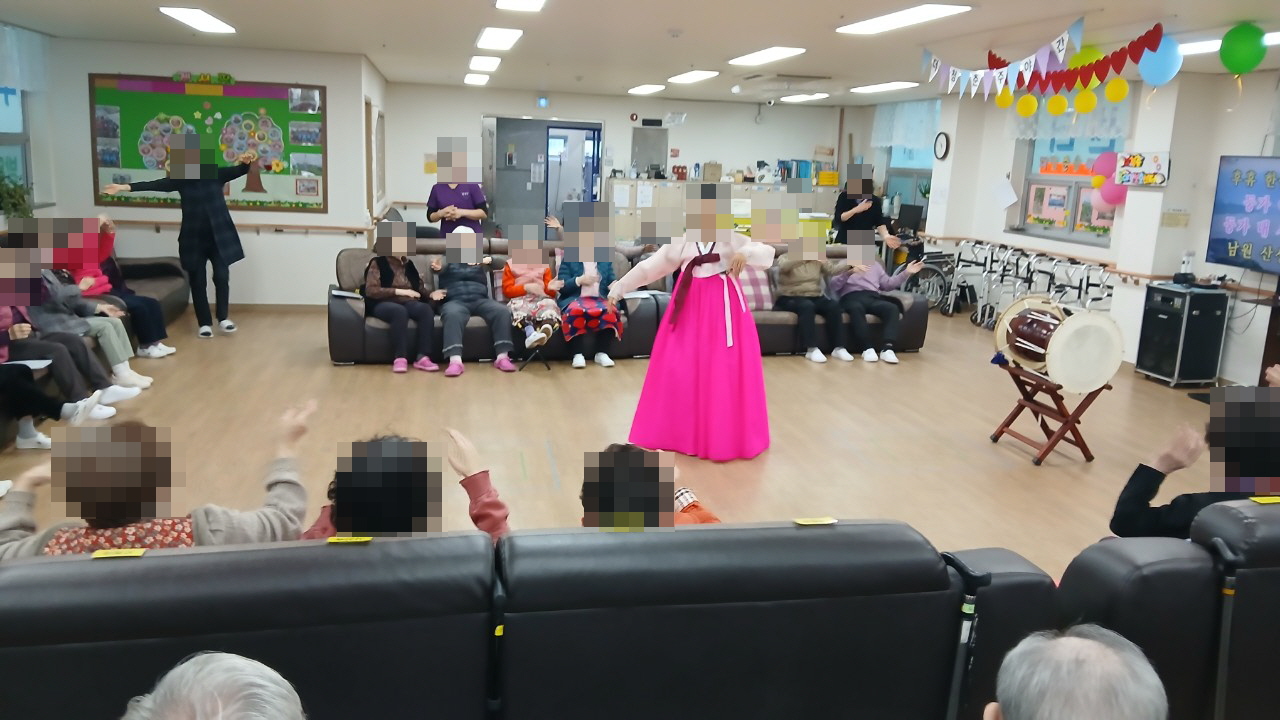 /user/y/youth/editor/2512/ef704003fb9accb0095f1a168119ad3d_1764892399_6752.jpg 이미지크게보기