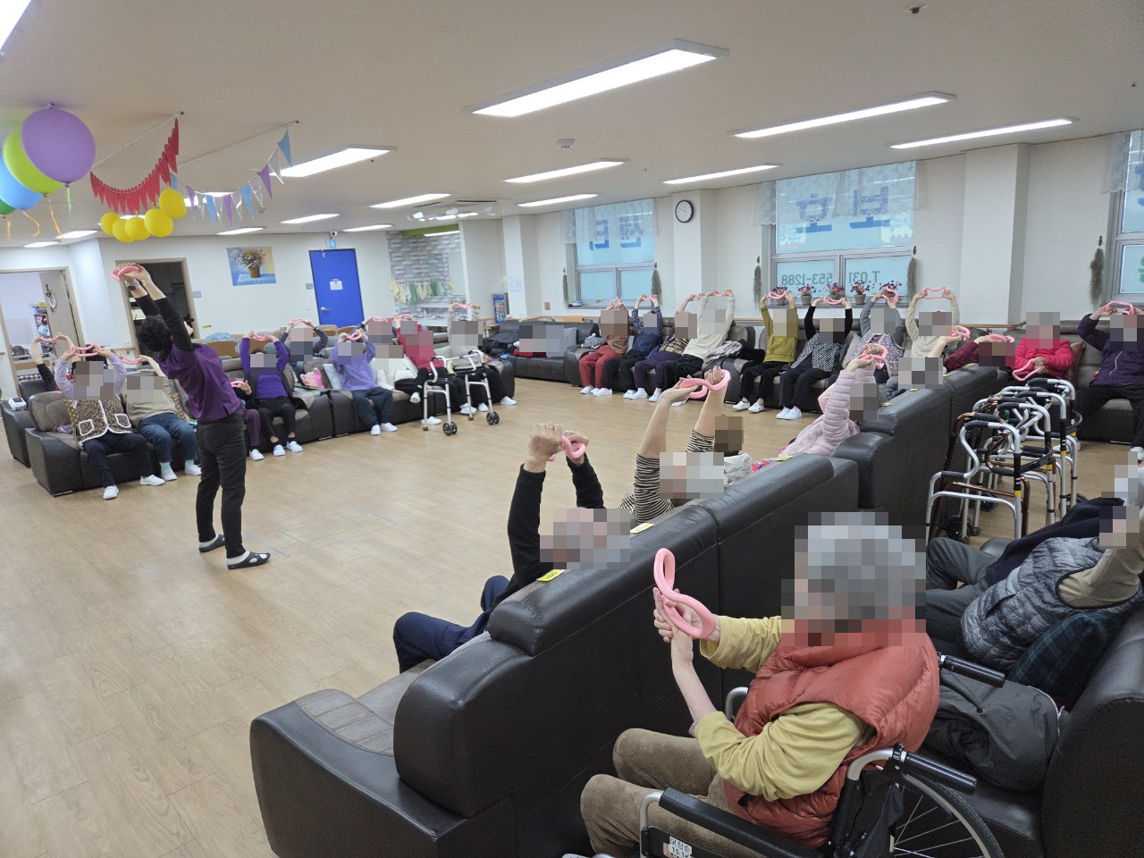 /user/y/youth/editor/2512/fe6368a4440198095f42d769c05523fe_1765237134_4125.jpg 이미지크게보기